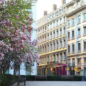hotel-des-celestins.hotels-rhonealpes.com/